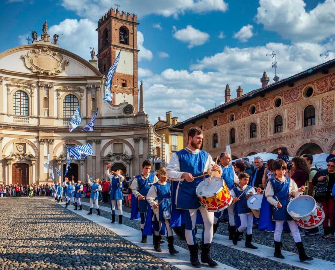Borgo Zelata Aparthotel Bereguardo Bagian luar foto